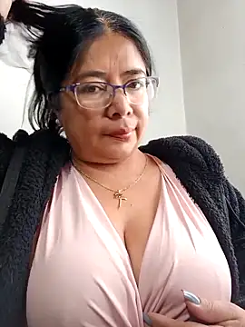   valentina18 online show from 02/17/25, 04:15