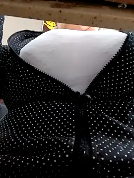   valentina18 online show from 02/18/25, 04:16