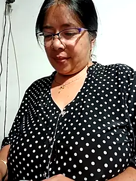   valentina18 online show from 03/04/25, 11:43