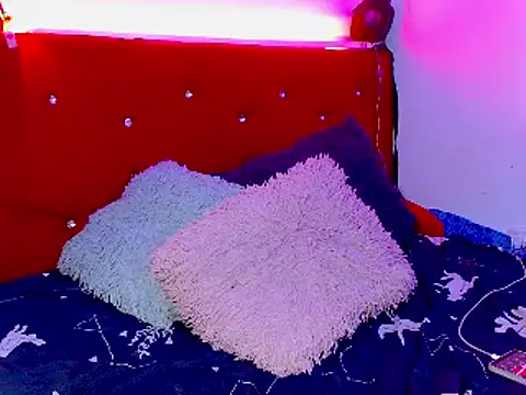 Snapshot of LAICK_01 chatting on 12/12/24, 05:10 LAICK 01 online show from 12/12/24, 05:10