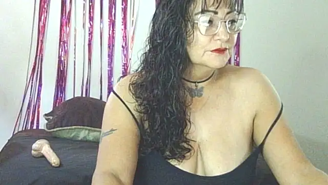 Snapshot of allesiabobs chatting on 12/04/25, 11:02 allesiabobs online show from 12/04/25, 11:02