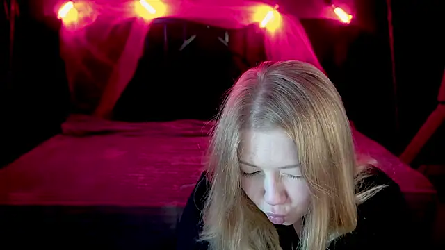 Tinker Belll online show from 11/13/25, 02:38