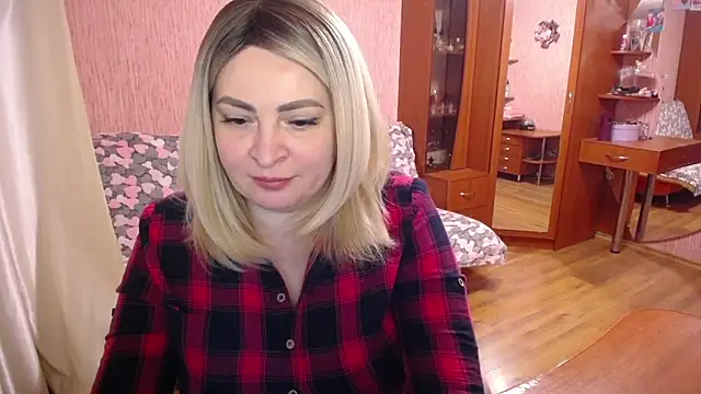 Snapshot of -MeowMeow chatting on 04/21/26, 04:56 -MeowMeow online show from 04/21/26, 04:56