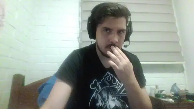 Snapshot of hung_weeb chatting on 03/17/26, 01:32 hung weeb online show from 03/17/26, 01:32