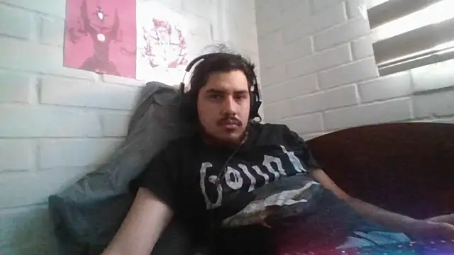 Snapshot of hung_weeb chatting on 04/15/26, 04:25 hung weeb online show from 04/15/26, 04:25