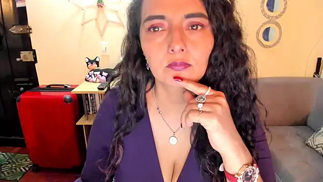 Snapshot of emma_luxy chatting on 01/11/25, 05:10 emma luxy online show from 01/11/25, 05:10