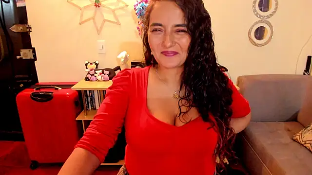 Snapshot of emma_luxy chatting on 01/12/25, 04:21 emma luxy online show from 01/12/25, 04:21