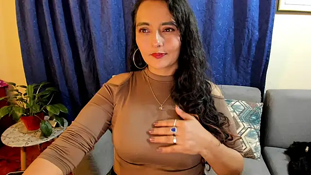 Snapshot of emma_luxy chatting on 01/23/25, 05:56 emma luxy online show from 01/23/25, 05:56