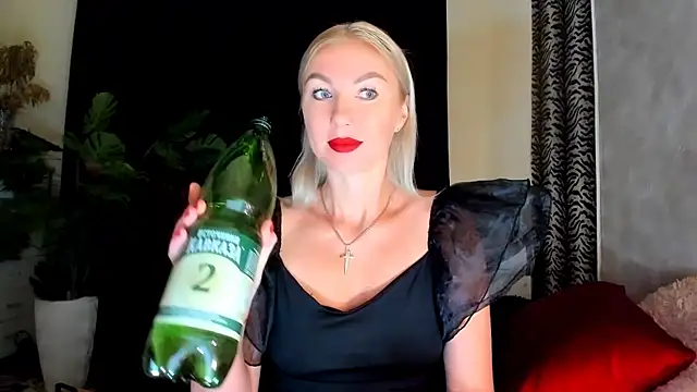 Snapshot of _SABOTAGE_ chatting on 09/14/25, 01:49 SABOTAGE online show from 09/14/25, 01:49