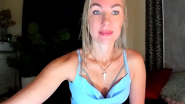 Snapshot of _SABOTAGE_ chatting on 09/19/25, 01:40 SABOTAGE online show from 09/19/25, 01:40