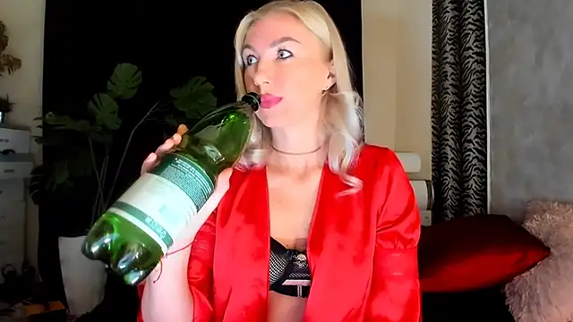 Snapshot of _SABOTAGE_ chatting on 09/21/25, 01:07 SABOTAGE online show from 09/21/25, 01:07