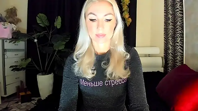 Snapshot of _SABOTAGE_ chatting on 10/15/25, 01:17 SABOTAGE online show from 10/15/25, 01:17