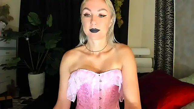 Snapshot of _SABOTAGE_ chatting on 10/17/25, 01:09 SABOTAGE online show from 10/17/25, 01:09