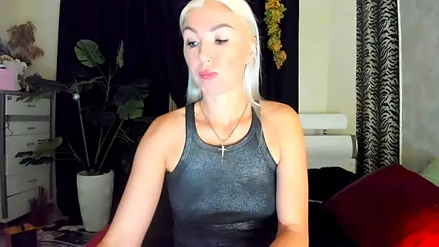 Snapshot of _SABOTAGE_ chatting on 10/20/25, 01:28 SABOTAGE online show from 10/20/25, 01:28