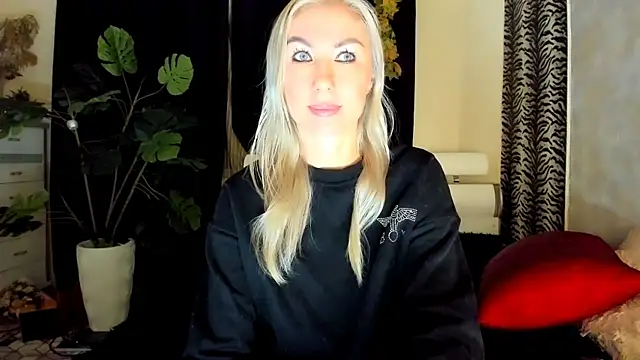 Snapshot of _SABOTAGE_ chatting on 11/10/25, 01:04 SABOTAGE online show from 11/10/25, 01:04