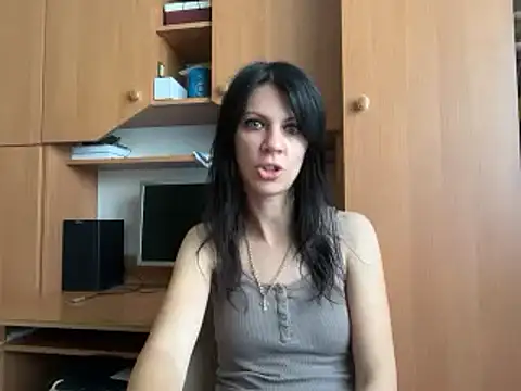 Snapshot of InjaAtHome chatting on 07/17/26, 06:53 InjaAtHome online show from 07/17/26, 06:53