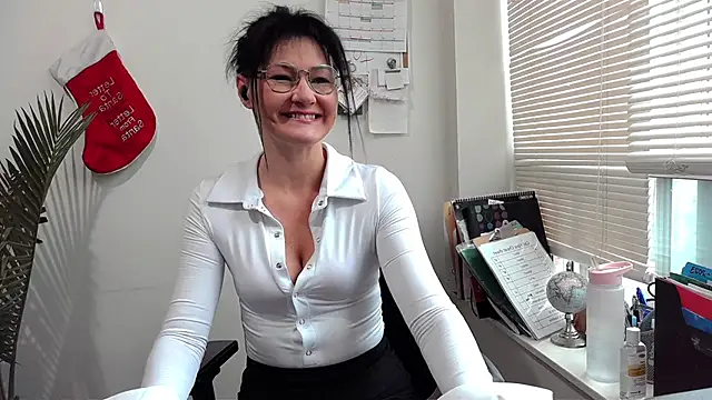 Snapshot of City_Kat chatting on 12/16/24, 04:16 City Kat online show from 12/16/24, 04:16