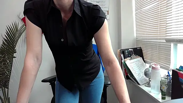 Snapshot of City_Kat chatting on 12/18/24, 03:55 City Kat online show from 12/18/24, 03:55