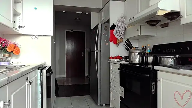 Snapshot of City_Kat chatting on 12/19/24, 04:13 City Kat online show from 12/19/24, 04:13