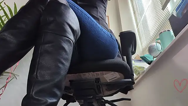 Snapshot of City_Kat chatting on 03/06/26, 04:58 City Kat online show from 03/06/26, 04:58