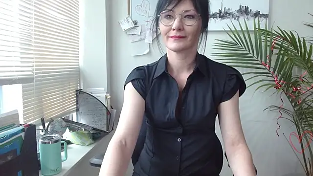 Snapshot of City_Kat chatting on 04/15/26, 04:36 City Kat online show from 04/15/26, 04:36