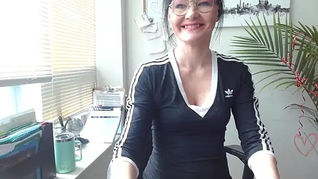 Snapshot of City_Kat chatting on 04/16/26, 03:46 City Kat online show from 04/16/26, 03:46