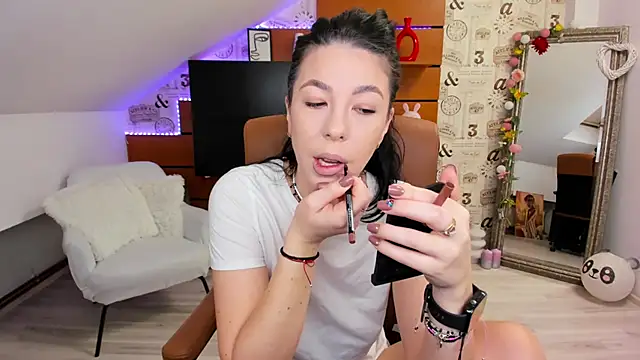 EmillyTaylor online show from 11/14/25, 04:44