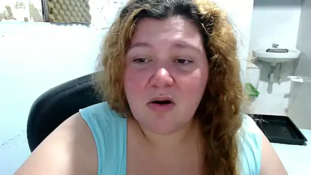 Snapshot of squirt322bbw chatting on 05/18/26, 04:07 squirt322bbw online show from 05/18/26, 04:07