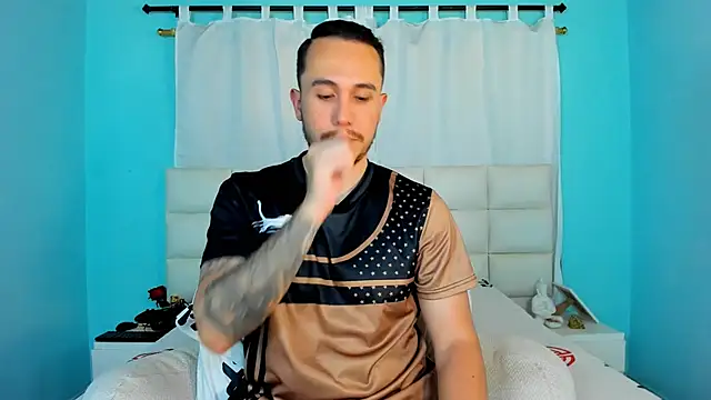 Snapshot of juan__jimenez chatting on 11/18/25, 01:44 juan jimenez online show from 11/18/25, 01:44