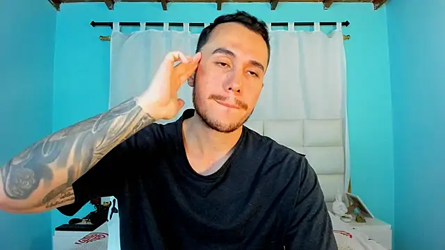 Snapshot of juan__jimenez chatting on 11/19/25, 12:43 juan jimenez online show from 11/19/25, 12:43