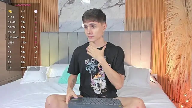 Snapshot of DustinLevine chatting on 03/11/26, 12:11 DustinLevine online show from 03/11/26, 12:11