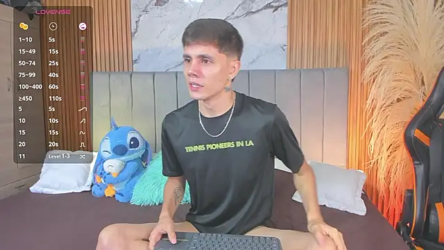 Snapshot of DustinLevine chatting on 03/20/26, 12:32 DustinLevine online show from 03/20/26, 12:32