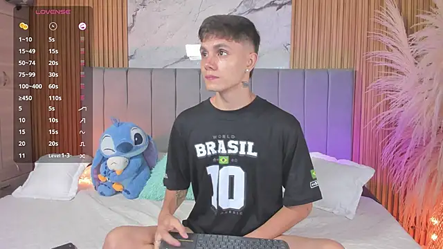 Snapshot of DustinLevine chatting on 04/01/26, 12:28 DustinLevine online show from 04/01/26, 12:28