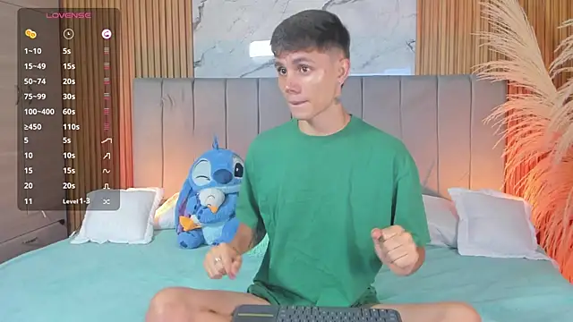 Snapshot of DustinLevine chatting on 04/06/26, 12:28 DustinLevine online show from 04/06/26, 12:28