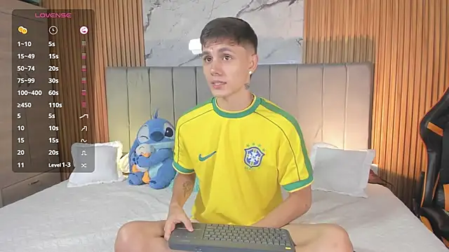 Snapshot of DustinLevine chatting on 04/22/26, 12:28 DustinLevine online show from 04/22/26, 12:28