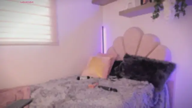 Snapshot of RachelMorgan01 chatting on 01/10/26, 01:35 RachelMorgan01 online show from 01/10/26, 01:35