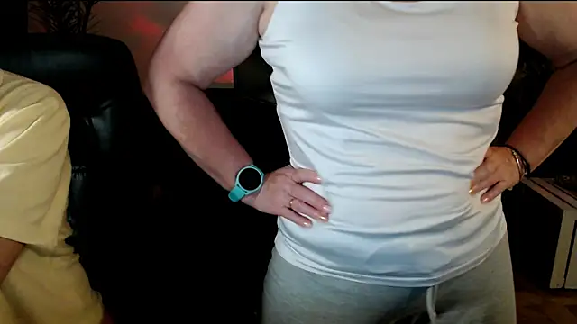 JoannaAndNeighbour online show from 11/30/25, 01:15