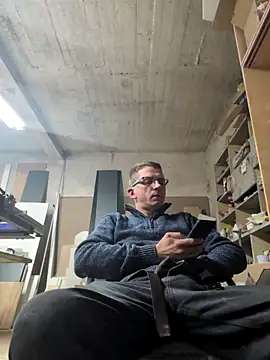 Snapshot of bajka76 chatting on 10/04/25, 11:30 bajka76 online show from 10/04/25, 11:30