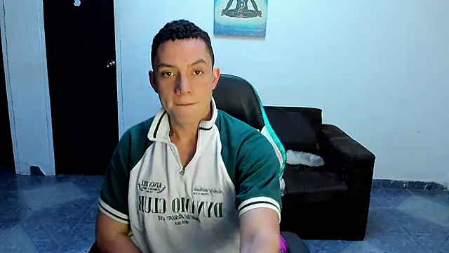 Snapshot of davinalhot chatting on 05/06/26, 07:57 davinalhot online show from 05/06/26, 07:57