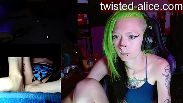 Snapshot of alicewonder09 chatting on 06/10/26, 02:56 alicewonder09 online show from 06/10/26, 02:56