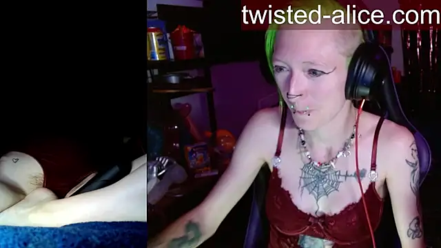 Snapshot of alicewonder09 chatting on 06/18/26, 03:18 alicewonder09 online show from 06/18/26, 03:18