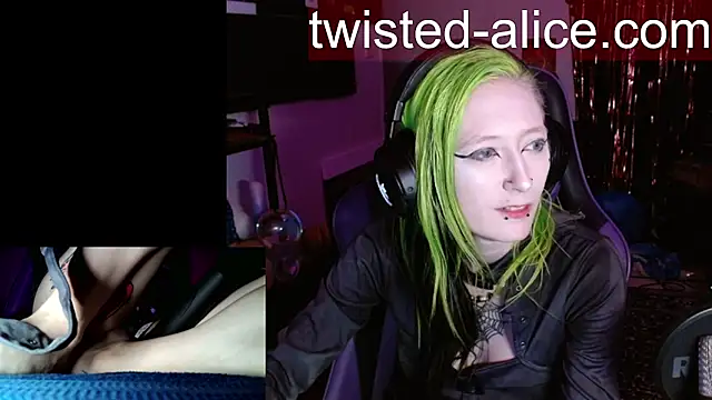 Snapshot of alicewonder09 chatting on 07/09/26, 03:21 alicewonder09 online show from 07/09/26, 03:21