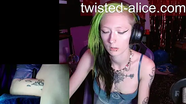 Snapshot of alicewonder09 chatting on 07/10/26, 03:11 alicewonder09 online show from 07/10/26, 03:11