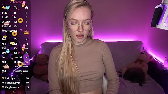 Snapshot of AmandaFiree chatting on 12/30/24, 03:24 AmandaFiree online show from 12/30/24, 03:24