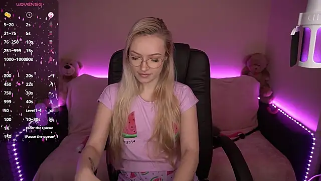 Snapshot of AmandaFiree chatting on 02/08/25, 11:01 AmandaFiree online show from 02/08/25, 11:01