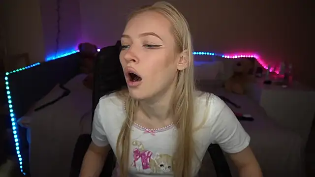 Snapshot of AmandaFiree chatting on 11/14/25, 06:23 AmandaFiree online show from 11/14/25, 06:23