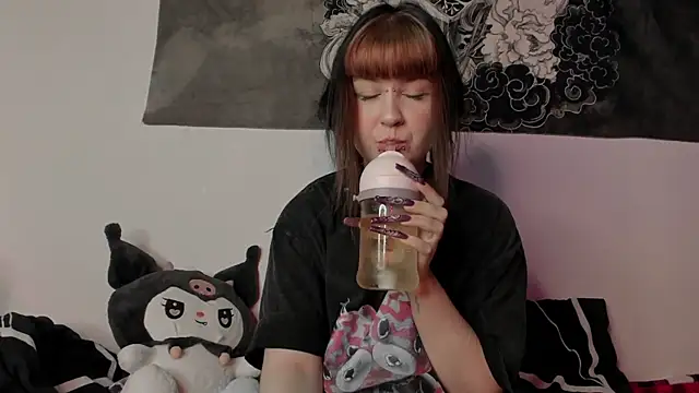 t0riayun0 online show from 12/14/24, 12:11