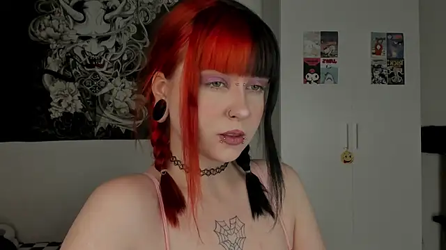 t0riayun0 online show from 03/02/25, 10:16