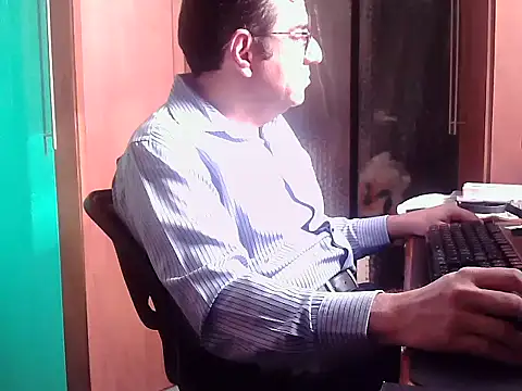 Snapshot of FernandoReuterG chatting on 10/14/25, 03:02 FernandoReuterG online show from 10/14/25, 03:02