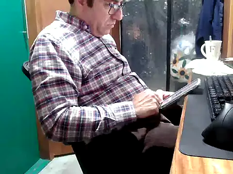 Snapshot of FernandoReuterG chatting on 10/18/25, 02:36 FernandoReuterG online show from 10/18/25, 02:36